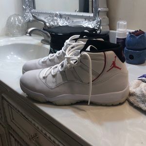 Air Jordan 11 Retro Platinum Tint/University Red